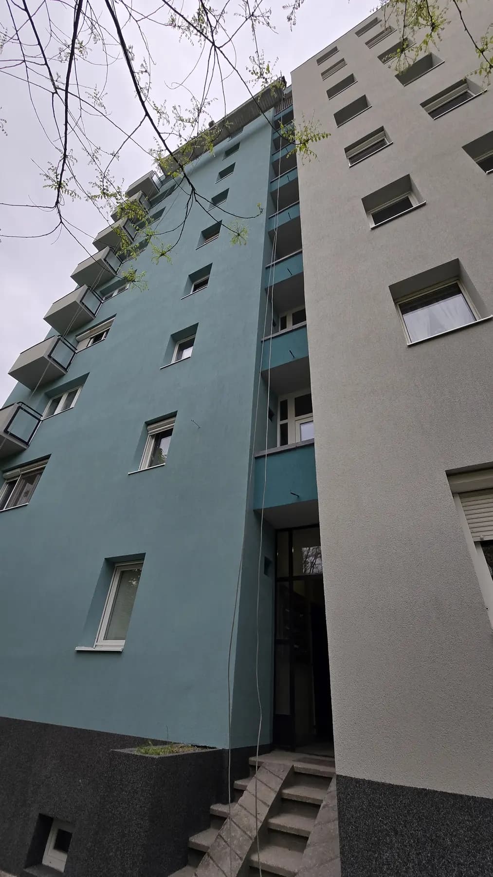 A felújított társasház homlokzata – Csengettyű utca 19., Budapest IX. kerület