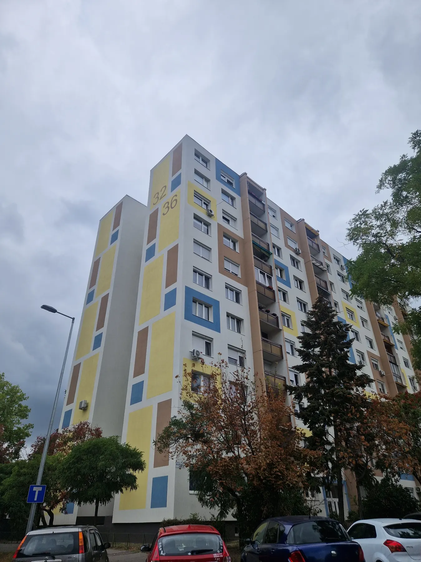 A felújított társasház homlokzata – Erzsébet utca 32–36., Budapest IV. kerület