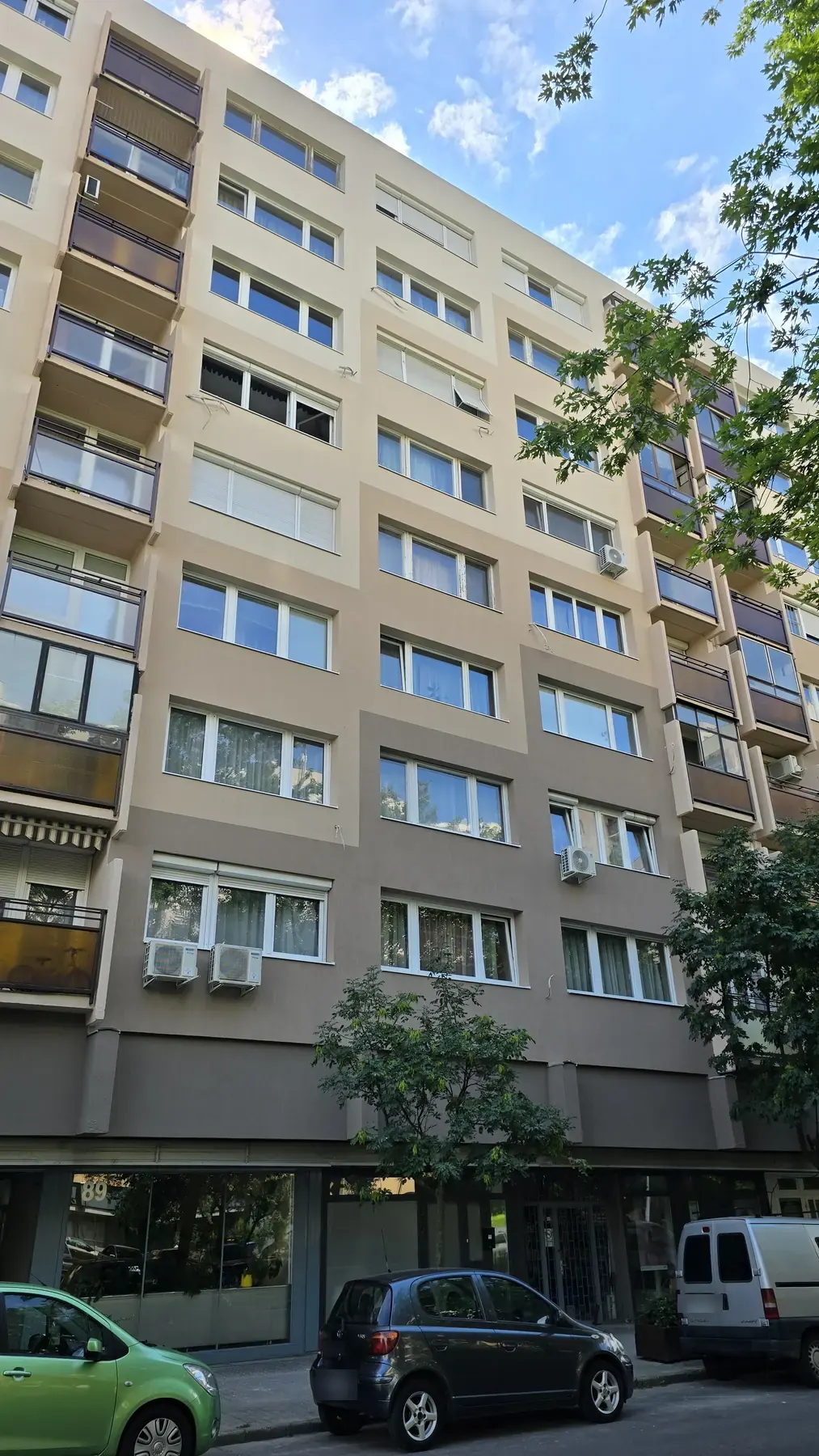 A felújított társasház homlokzata – Pannónia utca 85–89., Budapest XIII. kerület
