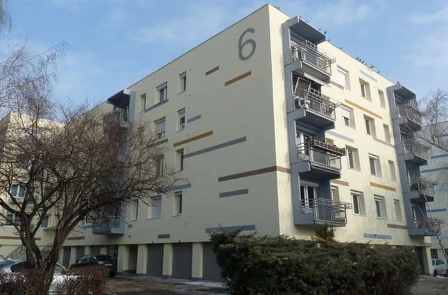 A felújított társasház homlokzata – Nánási út 6., Budapest III. kerület
